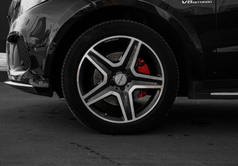 Подержанный автомобиль Mercedes-Benz GLE 2016 года (44 фото)