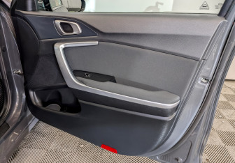 Подержанный автомобиль Kia Ceed Hatchback 2019 года (23 фото)