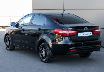 Подержанный автомобиль Kia Rio Sedan 2012 года (7 фото)