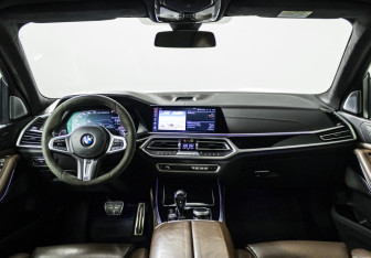 Подержанный автомобиль BMW X7 2019 года (16 фото)