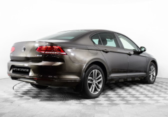 Подержанный автомобиль Volkswagen Passat Sedan 2016 года (3 фото)