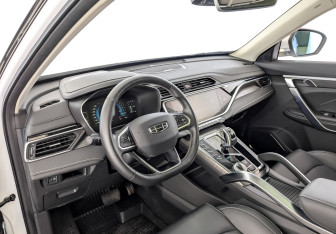 Подержанный автомобиль Geely Atlas Pro 2023 года (15 фото)