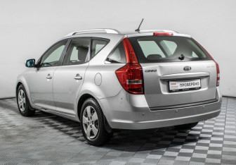 Подержанный автомобиль Kia Ceed Wagon 2012 года (7 фото)