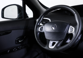 Подержанный автомобиль Renault Scenic 2012 года (13 фото)