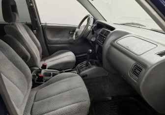 Подержанный автомобиль Suzuki Grand Vitara 2001 года (9 фото)