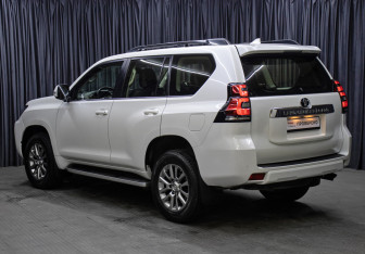 Подержанный автомобиль Toyota Land Cruiser Prado 2019 года (7 фото)