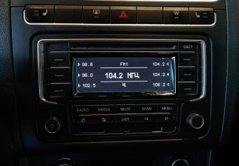 Подержанный автомобиль Volkswagen Polo Sedan 2013 года (15 фото)