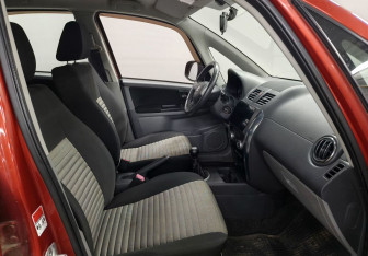Подержанный автомобиль Suzuki SX4 Hatchback 2012 года (10 фото)