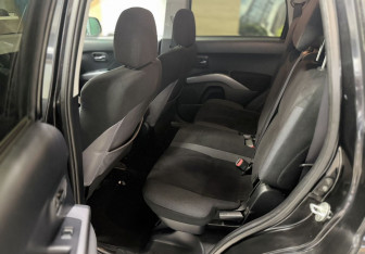 Подержанный автомобиль Mitsubishi Outlander 2007 года (10 фото)