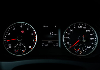 Подержанный автомобиль Volkswagen Tiguan 2015 года (11 фото)