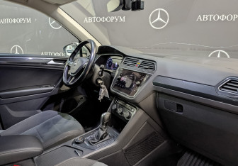 Подержанный автомобиль Volkswagen Tiguan 2018 года (13 фото)