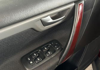 Подержанный автомобиль Volvo S60 2007 года (17 фото)