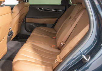 Подержанный автомобиль Genesis G80 2022 года (11 фото)