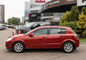 Подержанный автомобиль Opel Astra Hatchback 2008 года (6 фото)