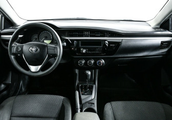 Подержанный автомобиль Toyota Corolla Sedan 2015 года (6 фото)