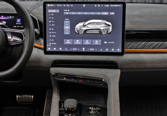 Подержанный автомобиль Zeekr 001 2023 года (15 фото)