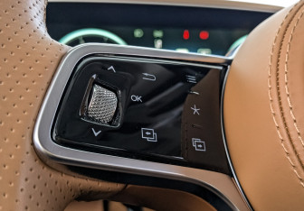 Подержанный автомобиль Hongqi H9 2023 года (30 фото)