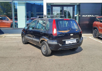 Подержанный автомобиль Ford Fusion 2008 года (7 фото)