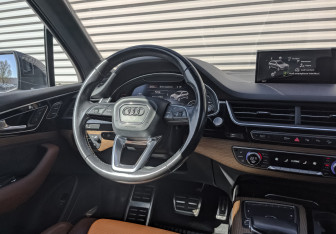 Подержанный автомобиль Audi Q7 2017 года (26 фото)