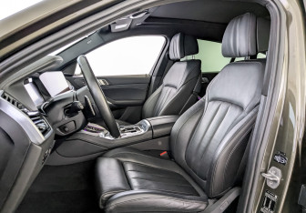 Подержанный автомобиль BMW X6 2020 года (21 фото)
