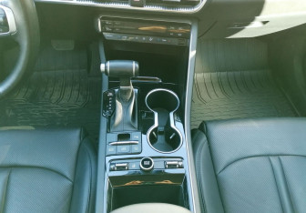 Подержанный автомобиль Kia K5 2021 года (16 фото)