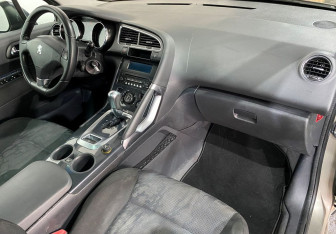 Подержанный автомобиль Peugeot 3008 2010 года (9 фото)