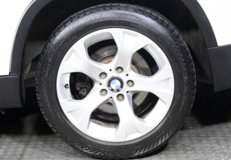 Подержанный автомобиль BMW X1 2013 года (19 фото)