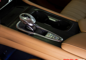 Подержанный автомобиль Voyah Dream 2023 года (26 фото)