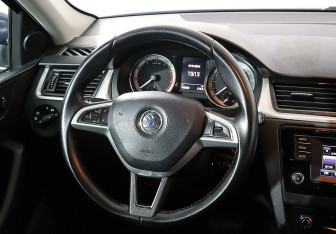 Подержанный автомобиль Skoda Rapid Liftback 2016 года (8 фото)