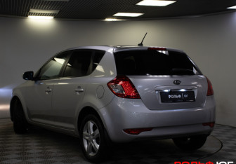 Подержанный автомобиль Kia Ceed Hatchback 2012 года (24 фото)