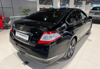 Подержанный автомобиль Nissan Teana 2013 года (3 фото)