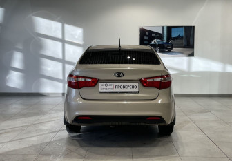 Подержанный автомобиль Kia Rio Sedan 2013 года (6 фото)