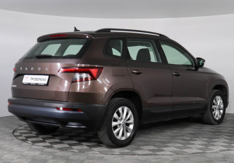 Подержанный автомобиль Skoda Karoq 2020 года (5 фото)