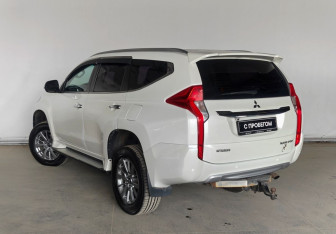 Подержанный автомобиль Mitsubishi Pajero Sport 2017 года (4 фото)