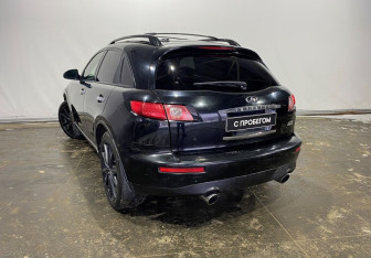 Подержанный автомобиль Infiniti FX 2005 года (6 фото)
