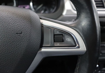 Подержанный автомобиль Skoda Rapid Liftback 2014 года (14 фото)