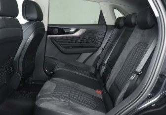 Подержанный автомобиль Hongqi HS5 2024 года (10 фото)
