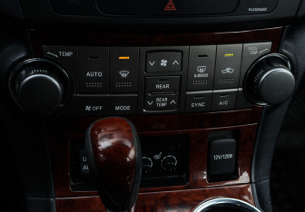 Подержанный автомобиль Toyota Highlander 2011 года (21 фото)