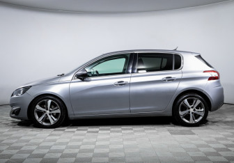 Подержанный автомобиль Peugeot 308 Hatchback 2014 года (8 фото)