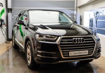 Подержанный автомобиль Audi Q7 2016 года (3 фото)