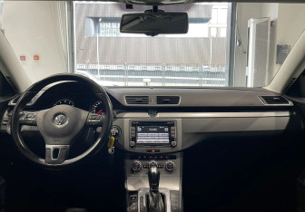 Подержанный автомобиль Volkswagen Passat Sedan 2012 года (10 фото)