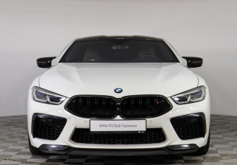 Подержанный автомобиль BMW M8 Coupe 2019 года (3 фото)