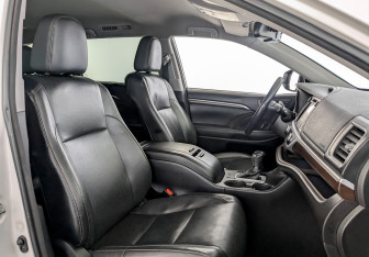 Подержанный автомобиль Toyota Highlander 2015 года (24 фото)