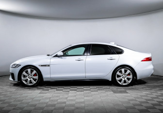 Подержанный автомобиль Jaguar XF Sedan 2019 года (8 фото)