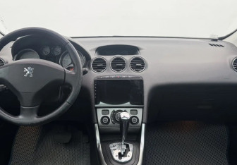 Подержанный автомобиль Peugeot 308 Hatchback 2010 года (11 фото)