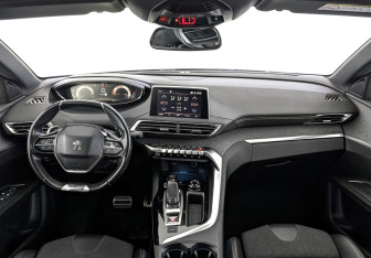 Подержанный автомобиль Peugeot 5008 Suv 2018 года (14 фото)