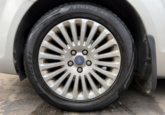 Подержанный автомобиль Ford Focus Wagon 2010 года (9 фото)