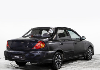 Подержанный автомобиль Kia Spectra Sedan 2006 года (4 фото)