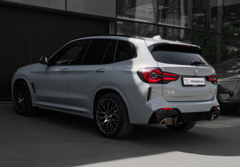 Подержанный автомобиль BMW X3 2023 года (6 фото)