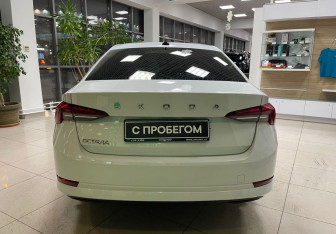 Подержанный автомобиль Skoda Octavia Liftback 2021 года (6 фото)